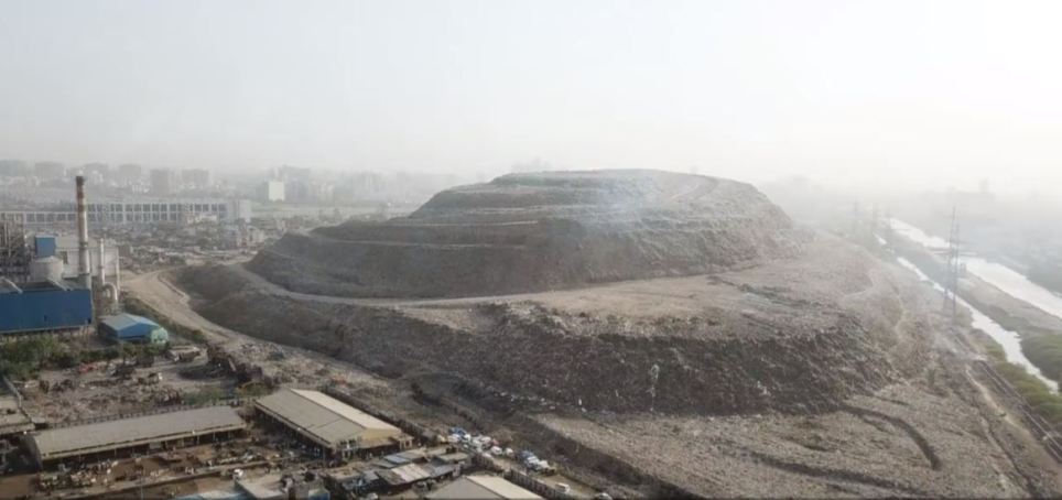 Mount-Everest-of-trash-724d.jpg Mount-Everest-of-trash-724d.jpg