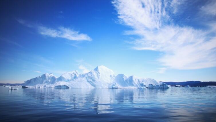 Climate warming is too terrible. The Greenland region melts 2 billion tons of ice a day.jpg