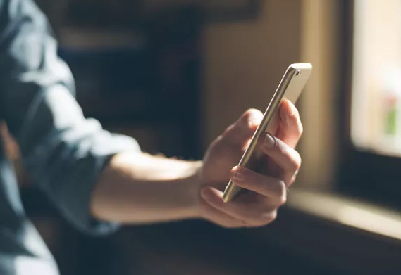 手機到底叫mobile phone還是cell phone