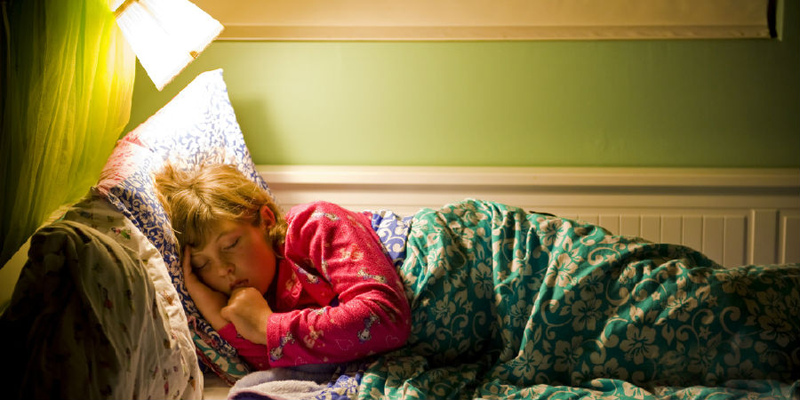 People who sleep with lights on at night are more likely to get fat, especially women! .jpg