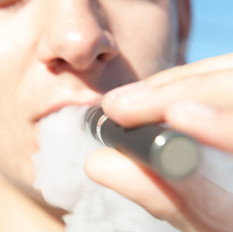 E-cigarettes are suspected of causing severe lung damage.jpg
