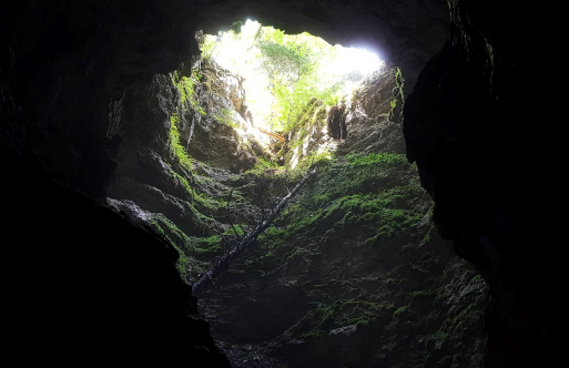 加里曼丹岛的地底洞天