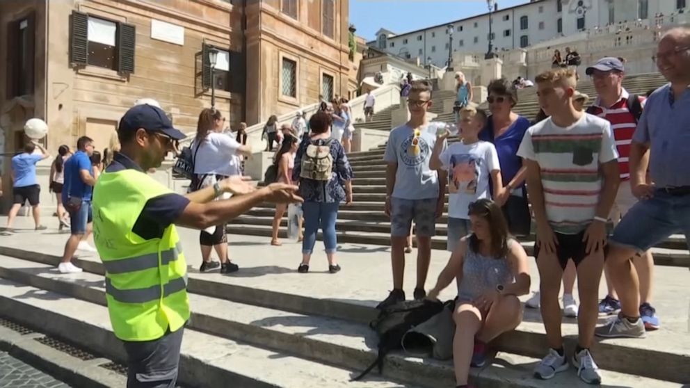 Rome issued the Spanish Steps "No Seating Order" Violators may be fined 250 euros.jpg