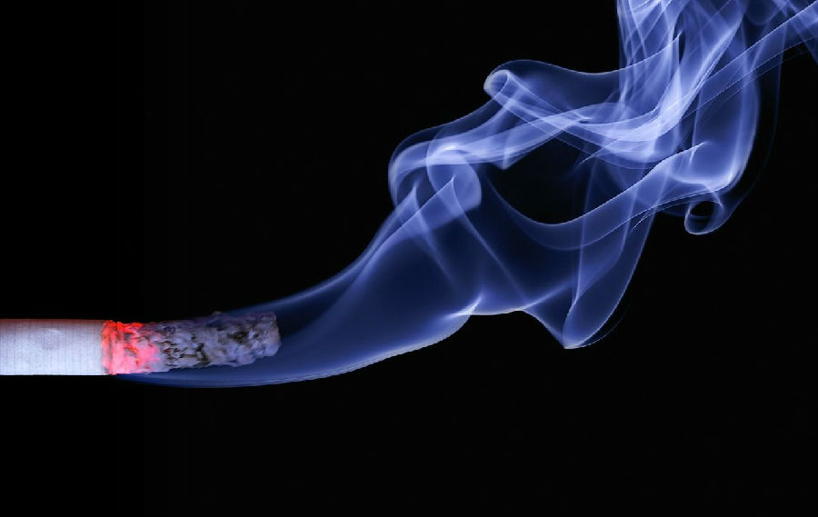 Thailand’s new measures to control smoking at home will be regarded as violence by writers.jpg