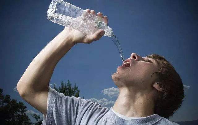 饮用水中微塑料不构成健康威胁.jpg