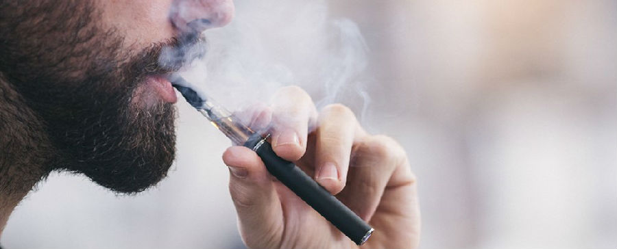 The mysterious lung disease outbreak may be related to e-cigarettes.jpg