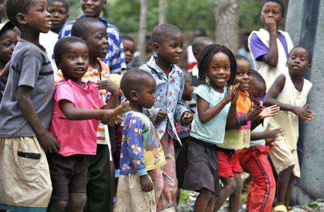 2030年非洲儿童将占全球逾半数贫困人口.jpg