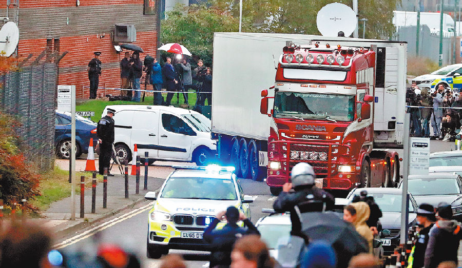 39 people were killed in a container truck, the British police are verifying the identity of the victims.jpg