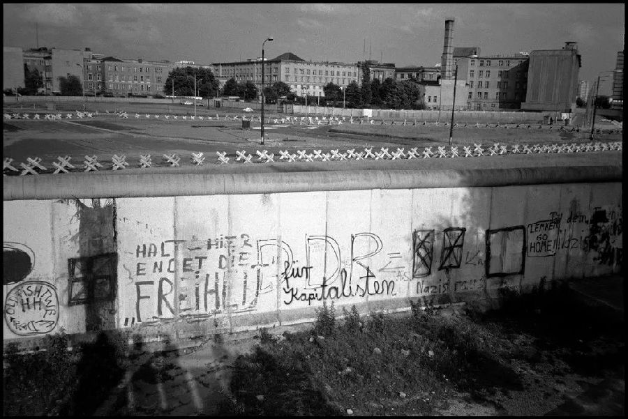cnn双语新闻(翻译 字幕 讲解):德国纪念柏林墙倒塌30周年