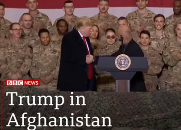 特朗普突访驻阿富汗美军.png