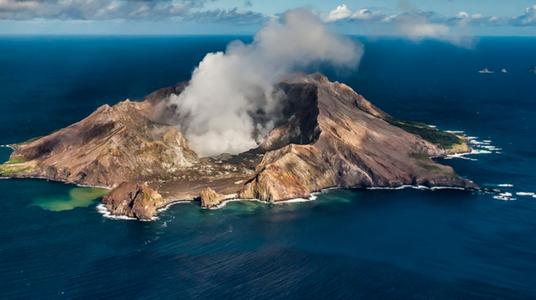 新西兰白岛火山喷发.jpg
