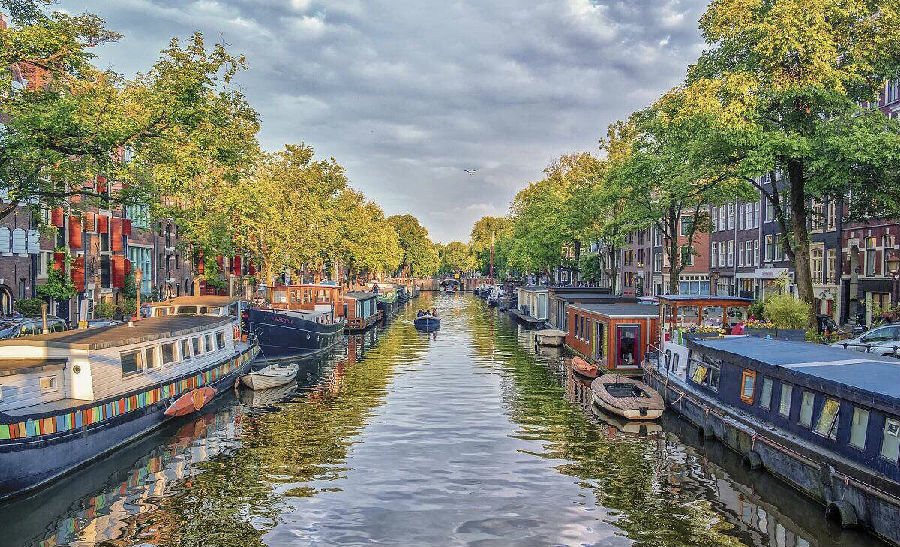 阿姆斯特丹用气泡清理海洋垃圾.jpg