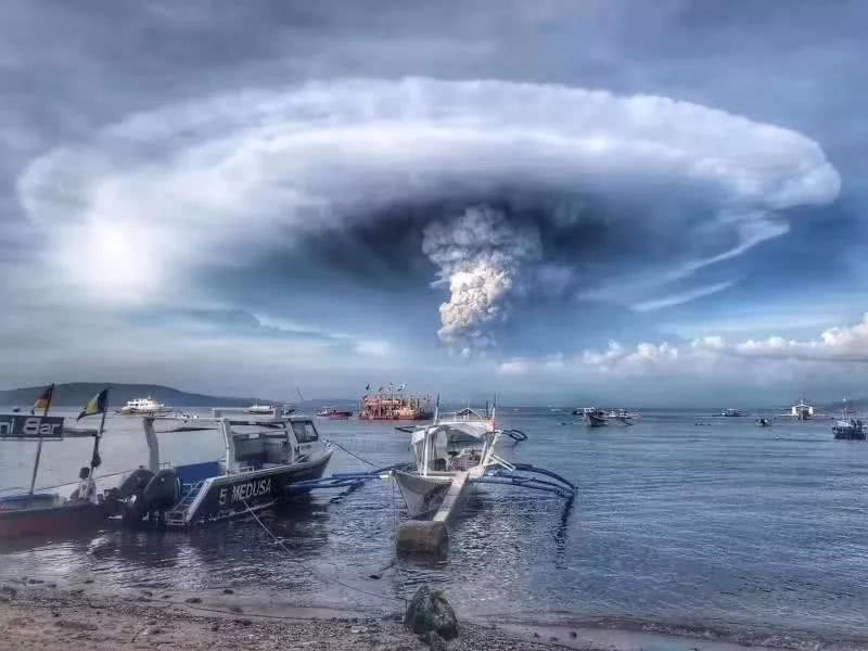 菲律宾火山喷发数千人逃离.jpg