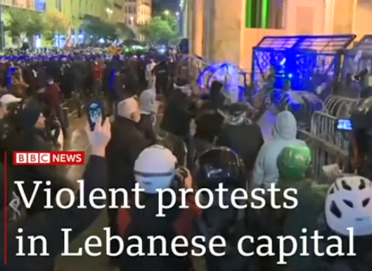 黎巴嫩抗议者与警方发生冲突.png