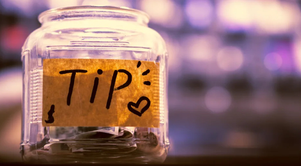 A large number of Americans claim that they do not actually tip.jpg