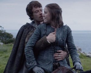 1468517209-theon-yara-game-of-thrones_副本.jpg