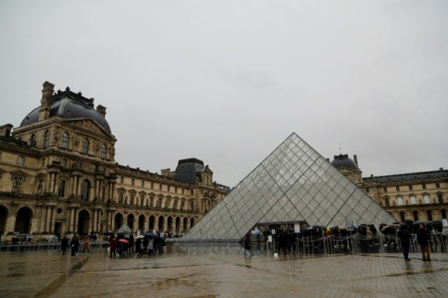 The Louvre is closed due to the new crown pneumonia.jpg