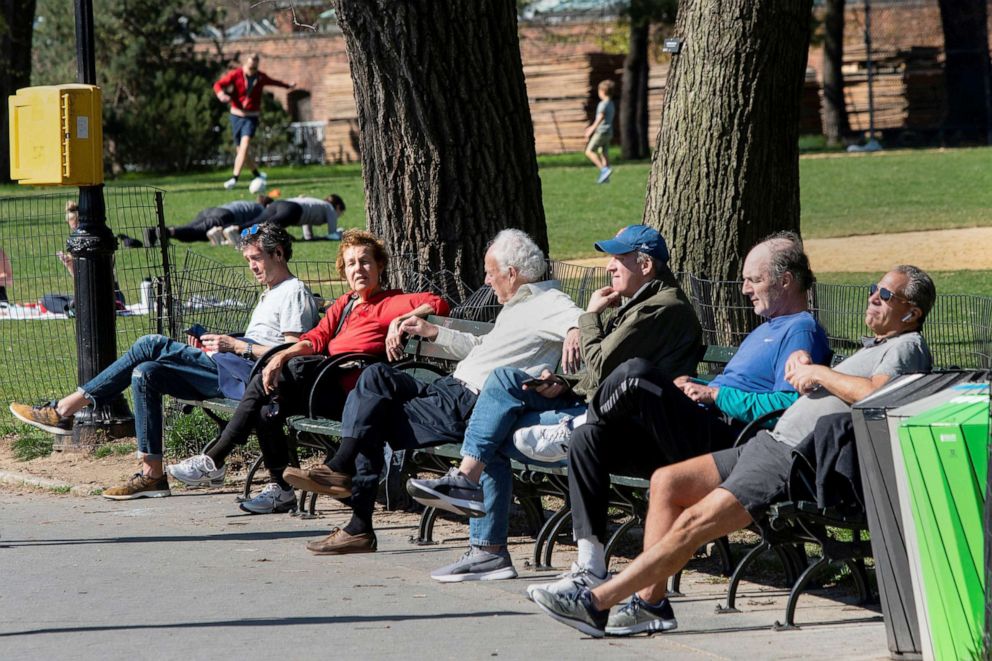 After the outbreak in the United States, the flow of people in some parks has soared.jpg