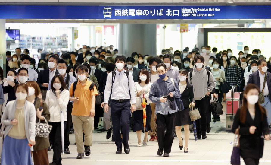 The number of suicides in Japan during the epidemic has plummeted by .jpg