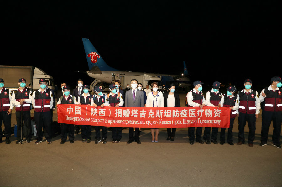 中国医疗专家团队抵达塔吉克斯坦.jpg