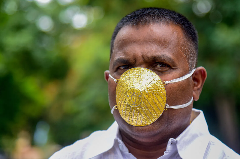 Indian local tyrants wear pure gold masks to prevent new crowns.jpg