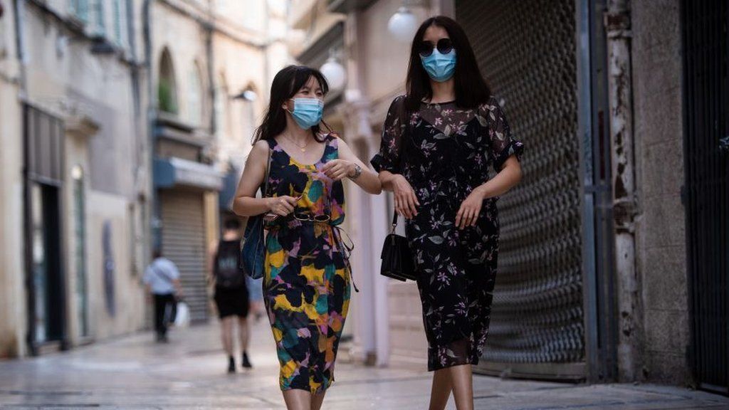 France stipulates a fine of 135 euros for not wearing masks in public places.jpg