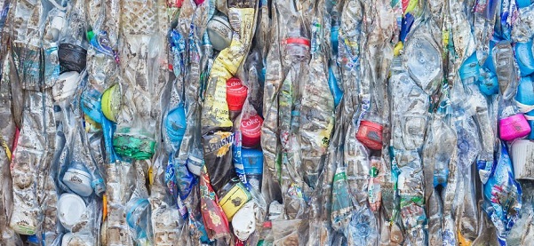 2040年全球塑料垃圾至少将达到7亿吨.jpg