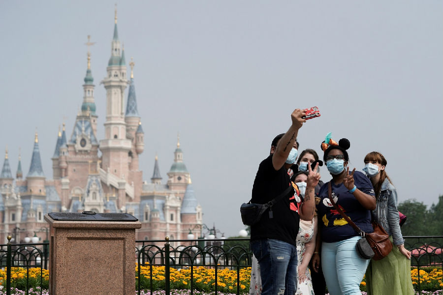 Shanghai Disneyland implements new reservation rules.jpg
