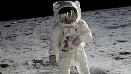 美国宇航局计划在2024年实现首位女性登月.jpg