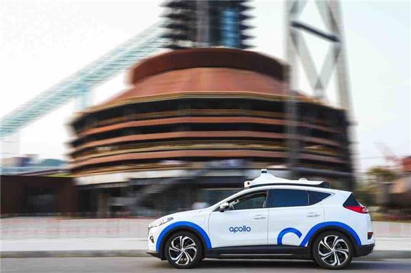 Baidu launches self-driving taxi.jpg