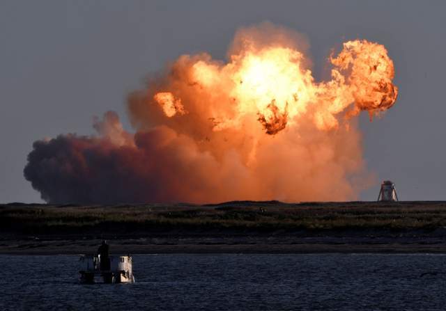 SpaceX“星舟”火箭试飞着陆时爆炸.jpg
