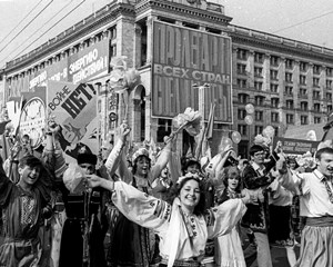 may-1-1986-parade-kiev_副本.jpg