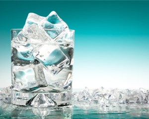 ice-cubes-glass--1024x688_副本.jpg