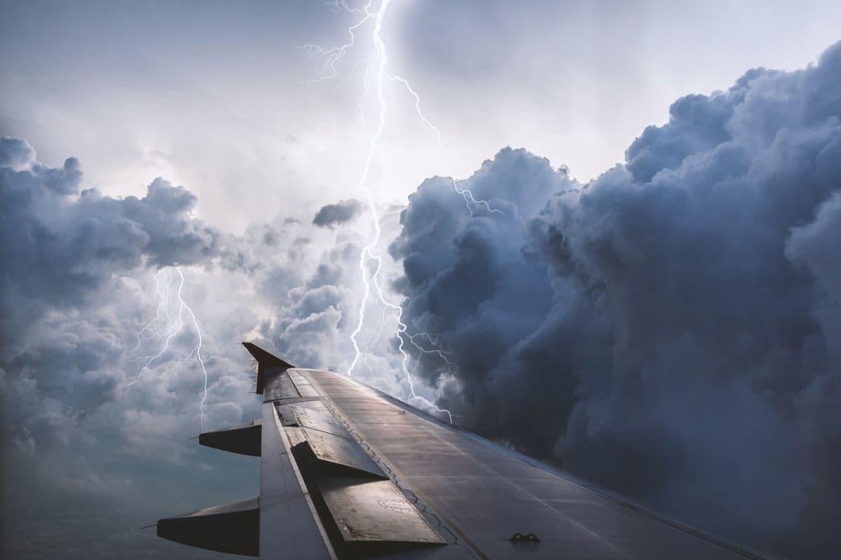 Airplane-wing-view-thunderstorm.jpg