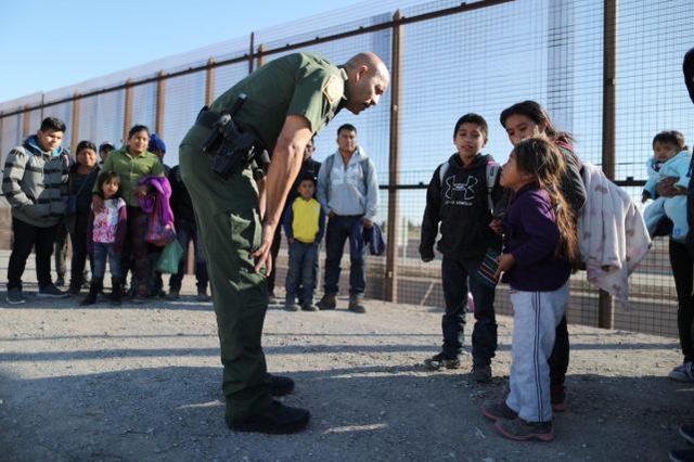 美国边境在押移民儿童激增.jpeg
