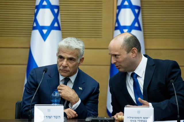 以色列新任总理贝内特（右）和候补总理兼外交部长拉皮德.png