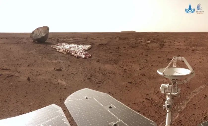 祝融号传回最新火星照片.jpg
