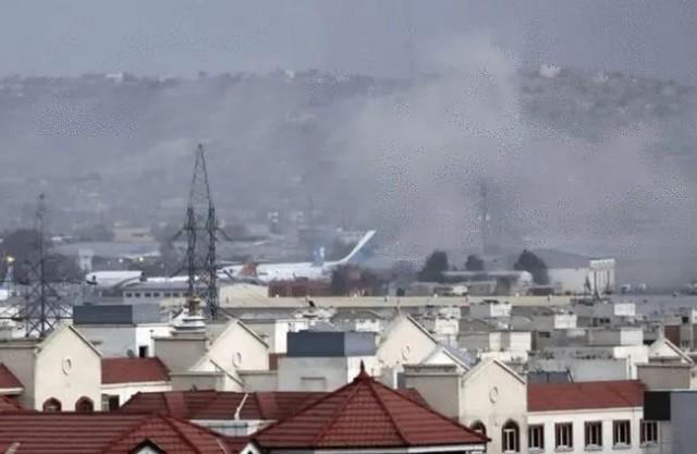 阿富汗首都喀布尔机场发生自杀性爆炸事件.jpeg