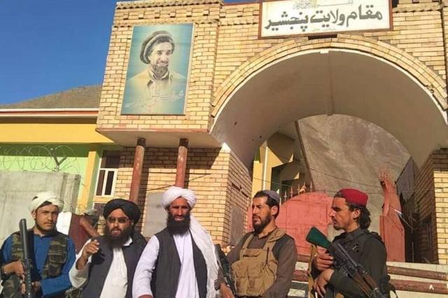 塔利班发布其战士抵达潘杰希尔中心的照片.jpeg