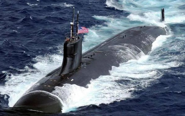 美国一核潜艇在南海撞上不明物体