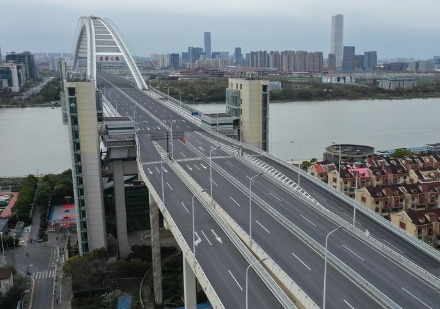 以黄浦江为界 上海分区分批封控