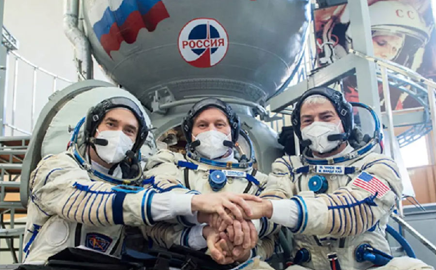俄美宇航员同乘飞船成功返回地球