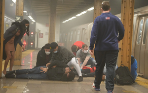 纽约布鲁克林地铁枪击案致29人受伤